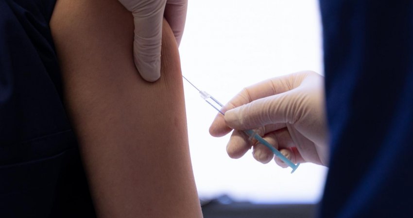 Ministria e Shëndetësisë thotë se është rritur interesimi për vaksinim kundër COVID-19