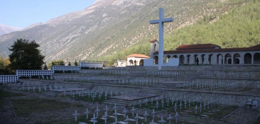 Dropull/ Hapet memoriali i ngritur për ndër të ushtarëve grekë, policia nis hetimet
