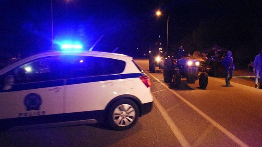 Sherr shqiptarësh në Greqi, i presin rrugën me makinë dhe e sulmojnë me sqepar