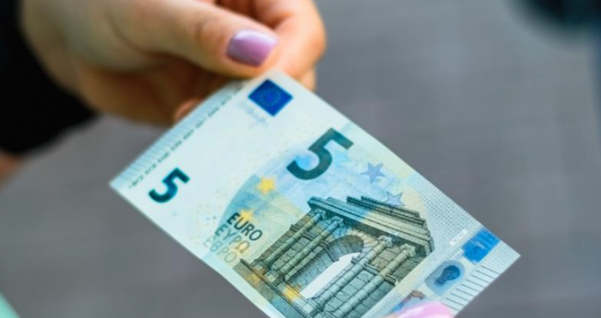 Një kartëmonedhë 5 euro me vlerë 500? Kontrolloni, mund të keni një të tillë