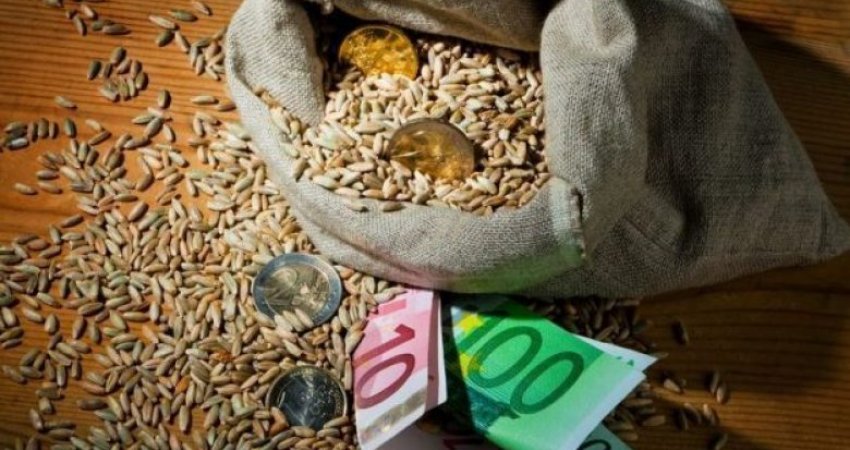 Ndahen 5 milionë euro mbështetje financiare për fermerët