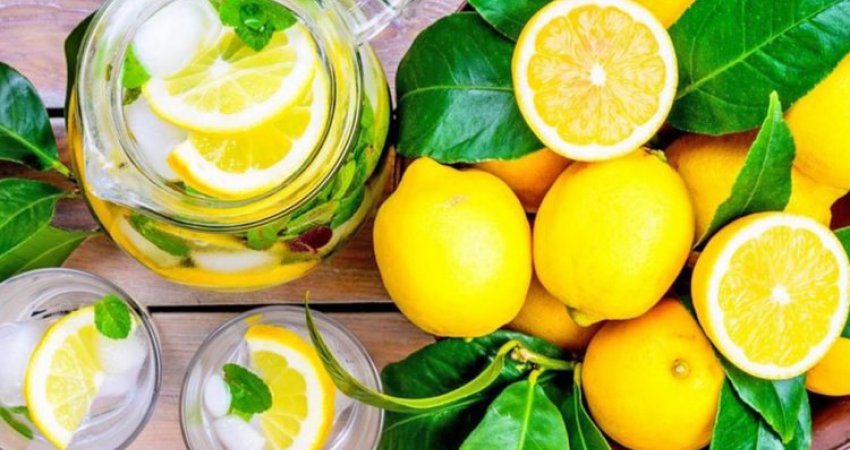 Ujë me limon, mësoni pse duhet ta përdorni për shëndetin