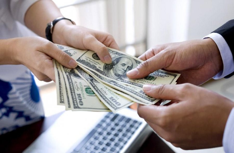 E ardhmja e parave cash: Sa para mbajnë me vete evropianët sot?