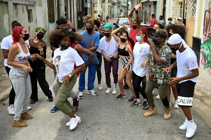 Interneti i jep famë botërore, trupës kubaneze të hip hopit