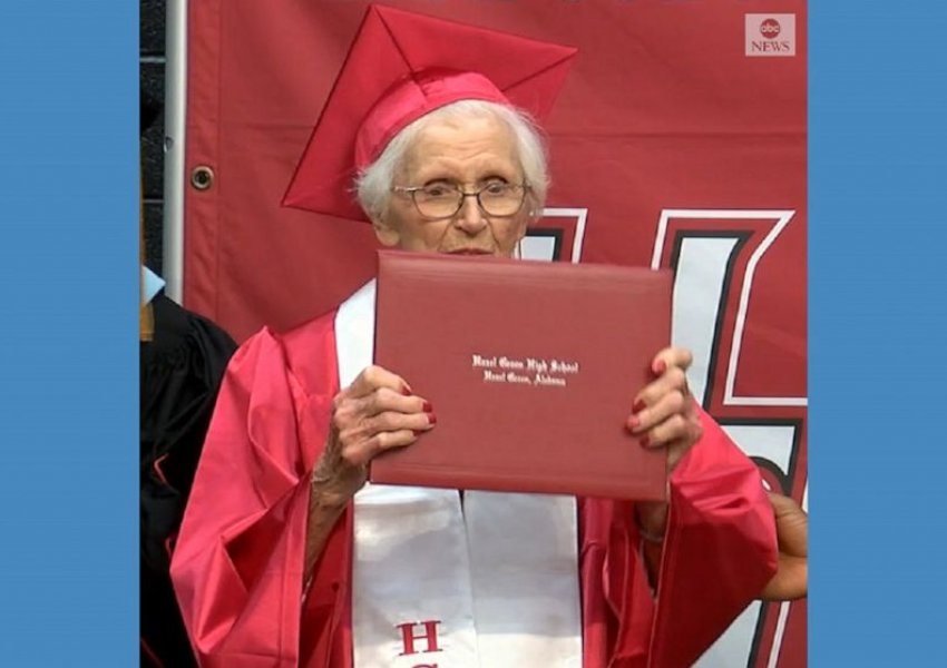 Më mirë vonë se kurrë! Gruaja 94-vjeçare nga Alabama merr diplomën e gjimnazit
