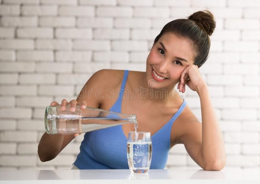 Nutricionistja: Uji është pija më e mirë