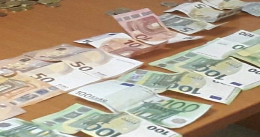 Lëmoshë-kërkuesit në Ferizaj policia ia gjen 1 mijë e 150 euro në xhep
