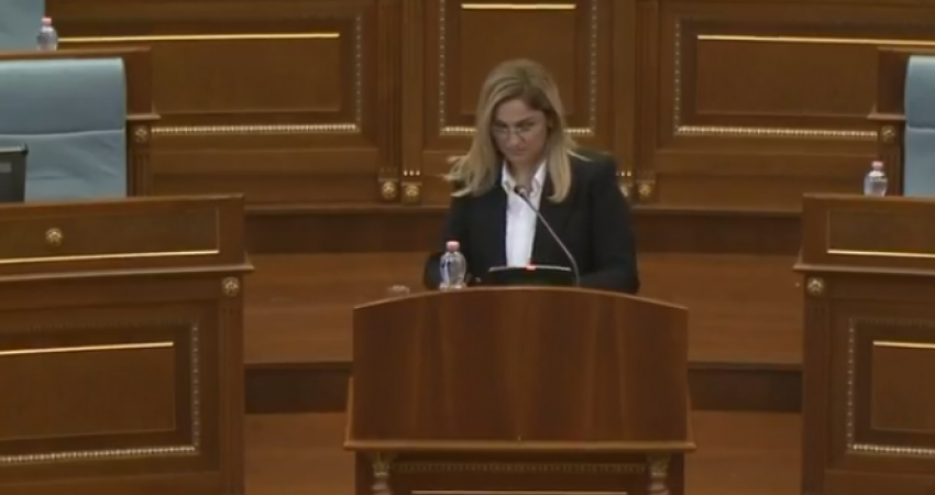 Gruaja e Rexhep Selimit iu drejtohet deputetëve me disa fjalë për luftën 