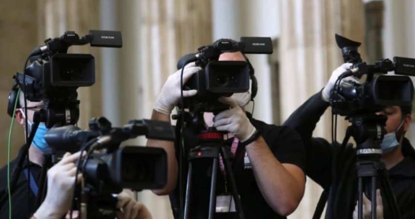 Gazetarja me veprim skandaloz, pushohet nga puna (Video)