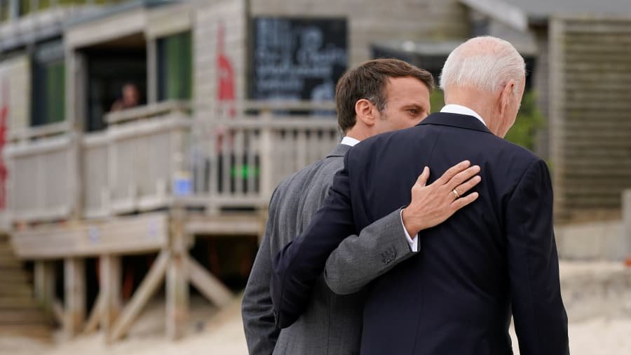 Macron: Me Bidenin, Amerika është rikthyer…