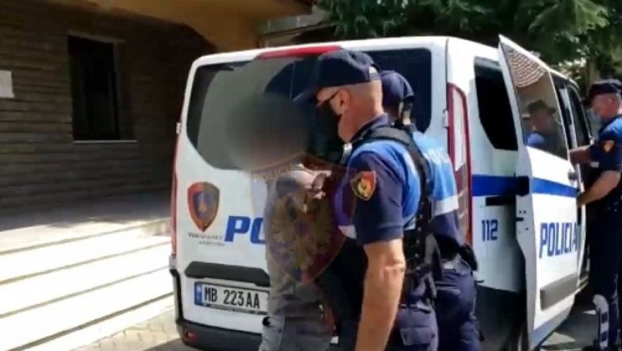 Përplasi të moshuarën dhe u largua, arrestohet shoferi në Gjirokastër