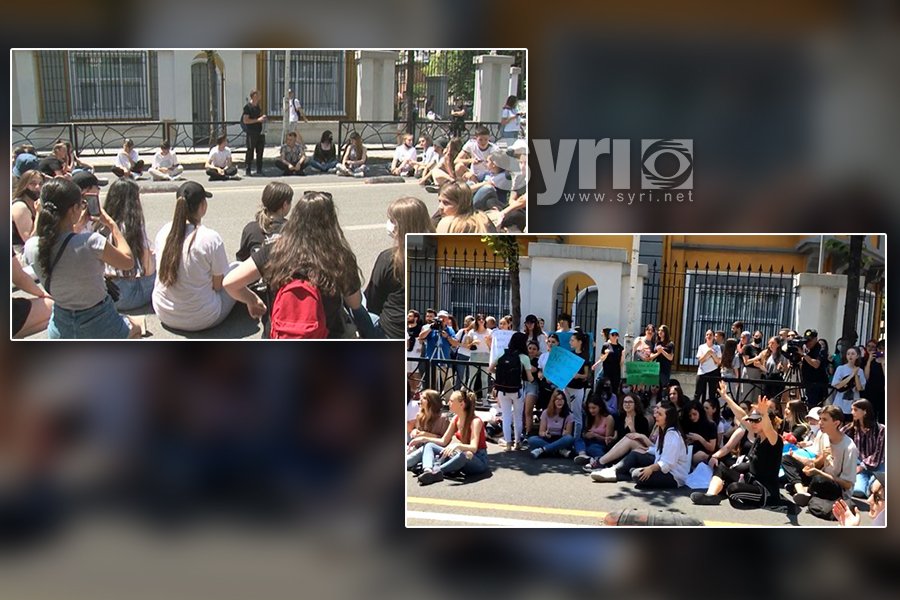 VIDEO/ ‘Jo mo jo, më nuk duroj”, maturantët në ditën e dytë të protestës