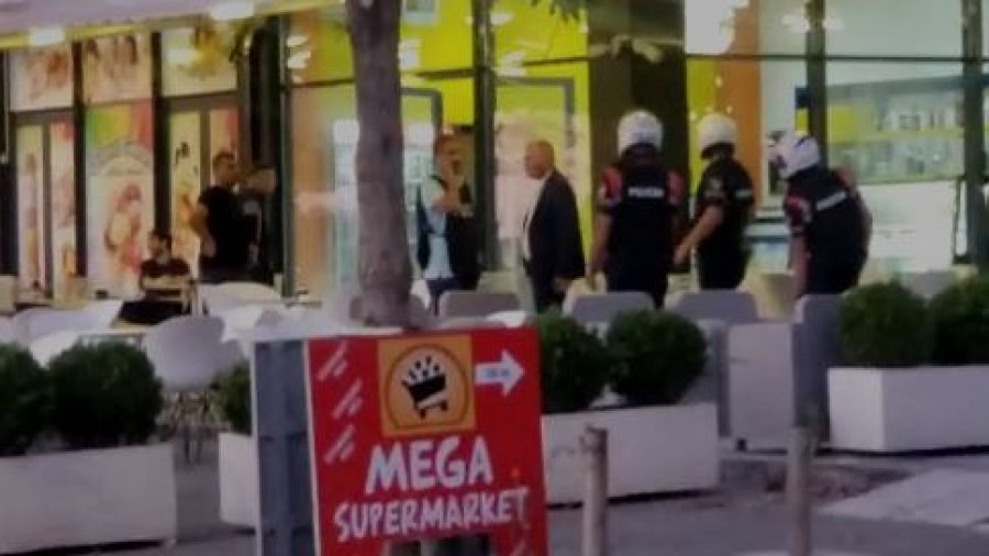 VIDEO/ Forca të shumta policore bllokojnë Lungomaren në Vlorë, 10 të shoqëruar