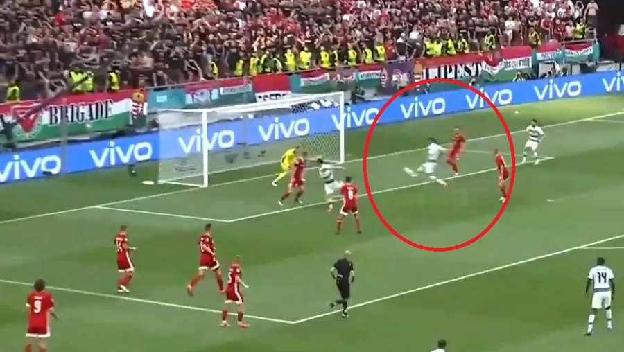VIDEO/ Gafë e pabesueshme! Shikoni çfarë bën Ronaldo 2 minuta nga fundi...