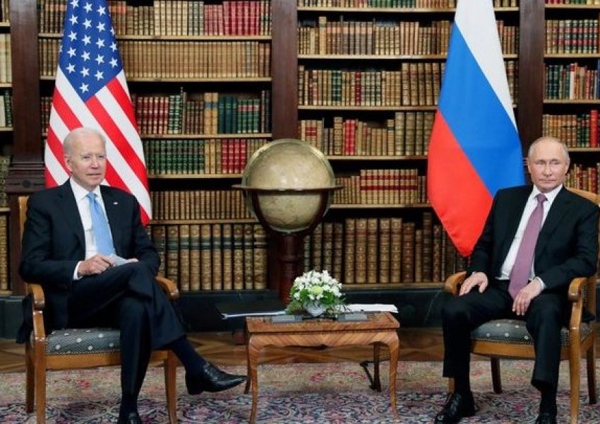 Zbulohet se çfarë i dhuroi Biden homologut rus Vladimir Putin