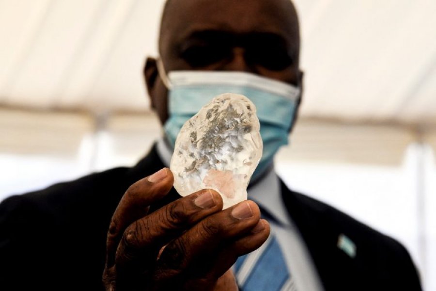  FOTO/ Diamanti i tretë më i madh në botë u gjendet në Afrikë