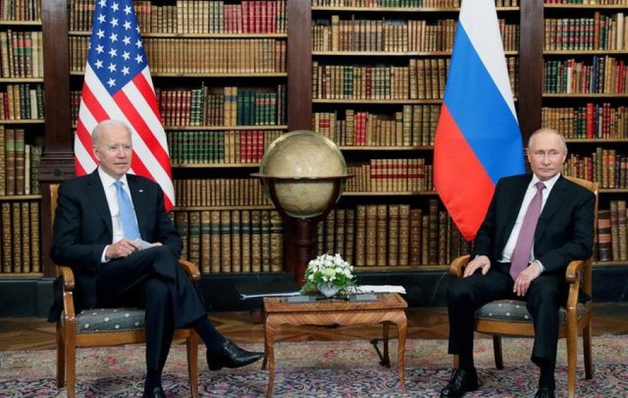 Zbulohet se çfarë i dhuroi Biden homologut rus Vladimir Putin