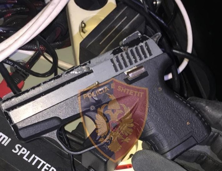 I gjendet pistoleta në ambjentin e punës, arrestohet magazinieri në Tiranë