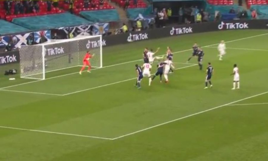 VIDEO/ Anglia pranë golit, trondit shtyllën në minutën e 11’