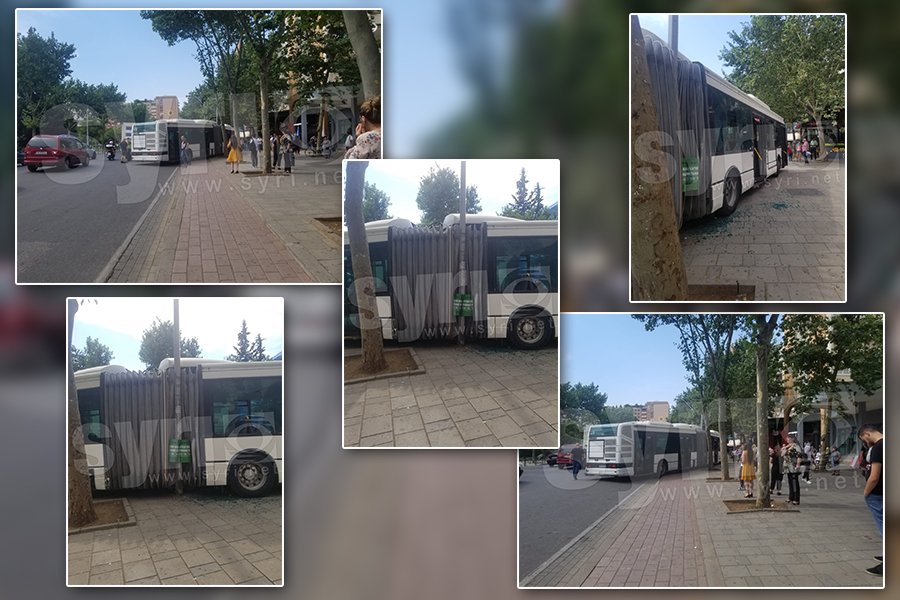 Autobusi me pasagjerë përfundon në trotuar në mes të Tiranës