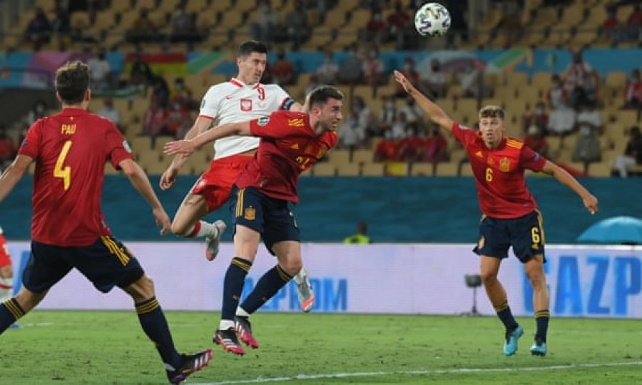 Spanja sërish barazon, Lewandowski mban në lojë Poloninë