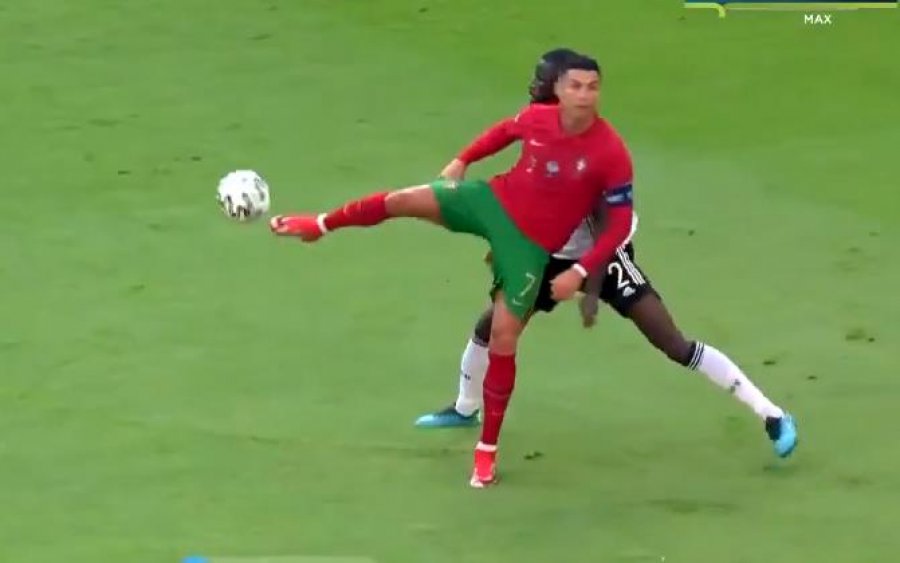 VIDEO/ 36 vjeç por çfarë klasi ka Ronaldo! Shikoni si turpëron futbollistin e Gjermanisë...