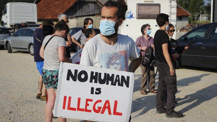 Aktivistët nga mbarë bota protestojnë për keqtrajtimin e refugjatëve në kufirin Bosnjë - Kroaci