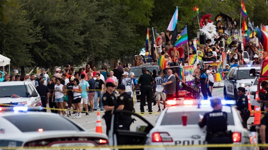 Florida, një i vdekur pasi shoferi përplas me makinë, marshuesit e LGBT