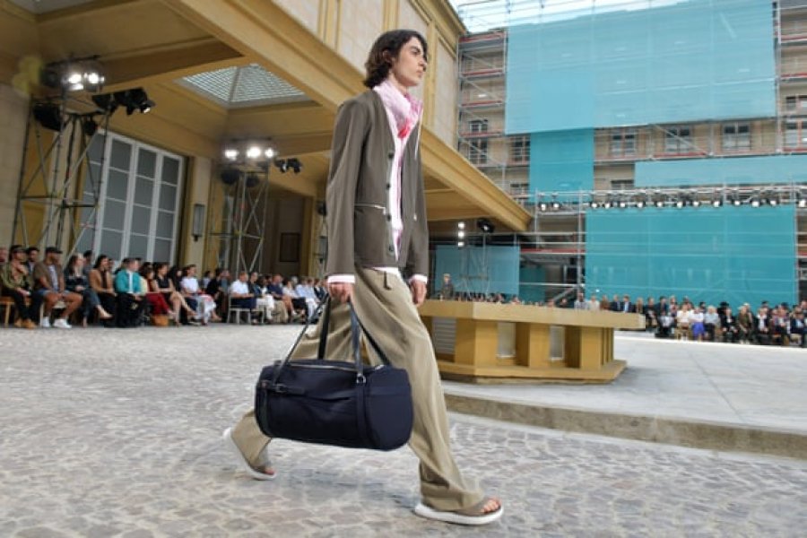 Firmat e modës në Francës rikthehen pak nga pak në pasarelë