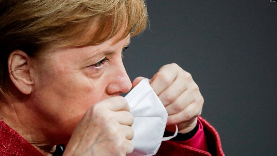 Merkel merr vaksinën e Modernas, pas asaj të AstraZenecas