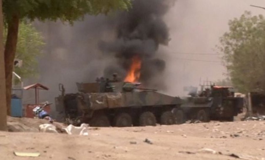 Sulm me autombombë ndaj ushtarëve francezë në Mali