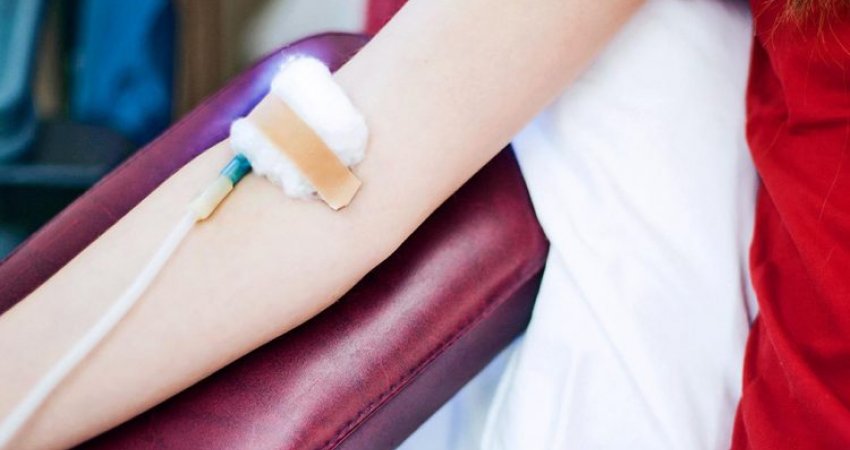 A mund të dhuroni gjak nëse jeni vaksinuar kundër COVID-19? – Çfarë duhet të dini
