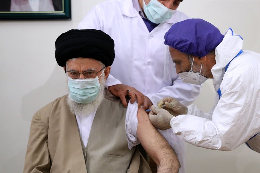 Lideri suprem i Iranit bën vaksinën e parë Covid të zhvilluar nga vendi i tij