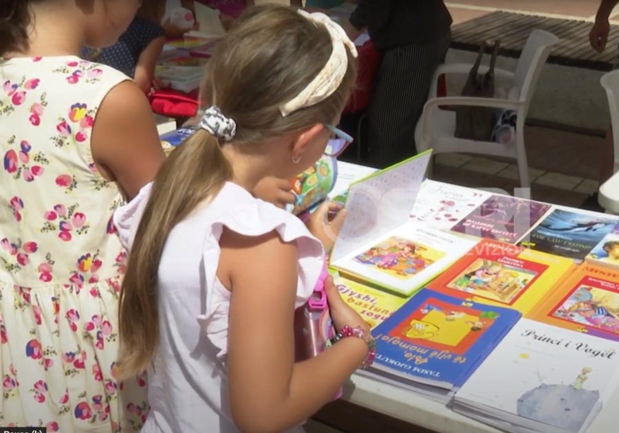 VIDEO/ Çelet panairi i parë i librit për fëmijë, Anisa Ymeri: Ftesë fëmijëve, për lexime të mira