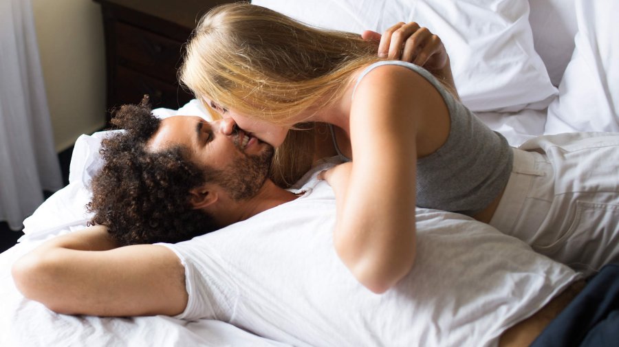 Këto 5 pozicione gjatë seksit janë perfekte nëse jetoni me persona të tjerë