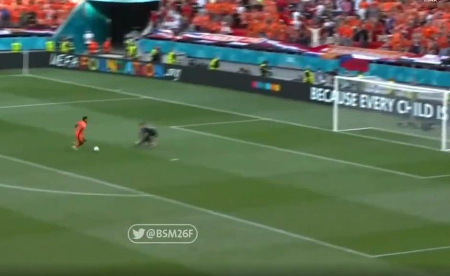 VIDEO/ I vetëm përballë portierit, e pabesueshme! Shikoni çfarë bën sulmuesi i Holandës...