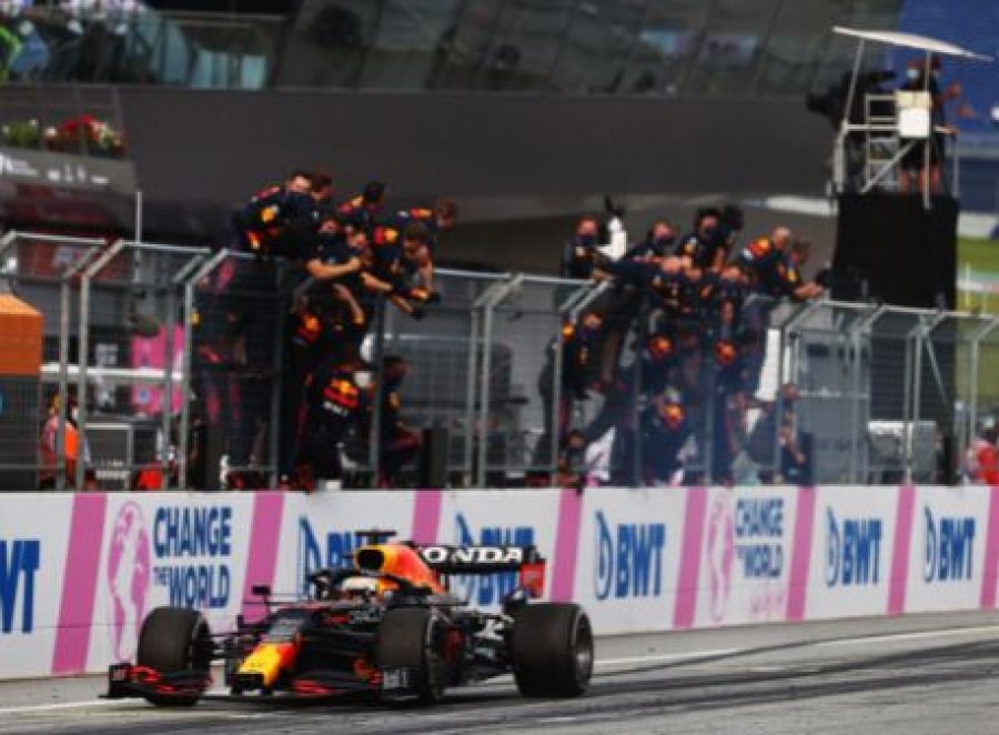 Formula 1/ Vershtapen i 'pa shqetësuar', Hamilton dhe Botas në podium