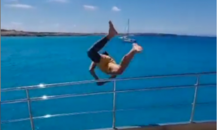 'Unë fluturoj', ky është kërcimi spektakolar i Ibrahimovic nga një jaht i lartë (Video)
