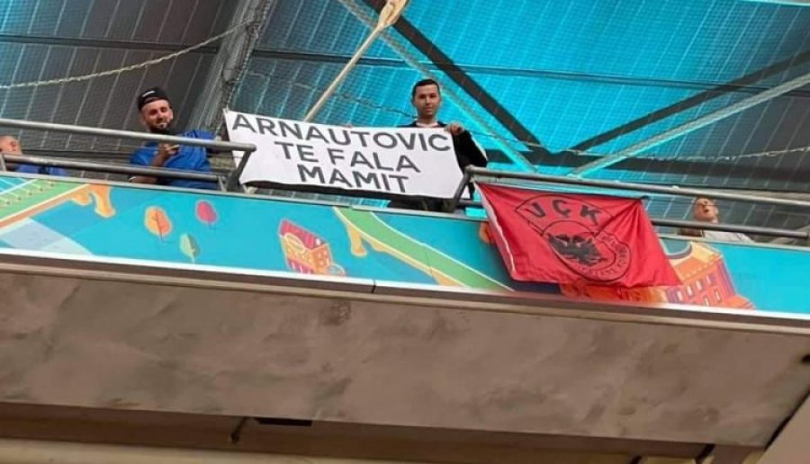 Ofendoi Alioskin, tifozët shqiptar hapin banderolë në Itali - Austri: Arnautoviç të fala mamit