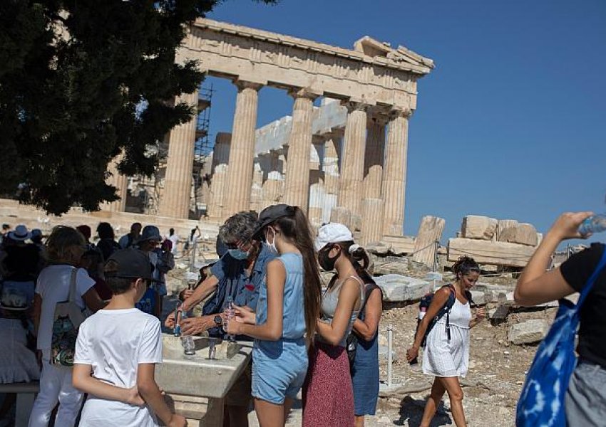 Greqia do të hapë kufijtë për turistët e huaj nga mesi i majit