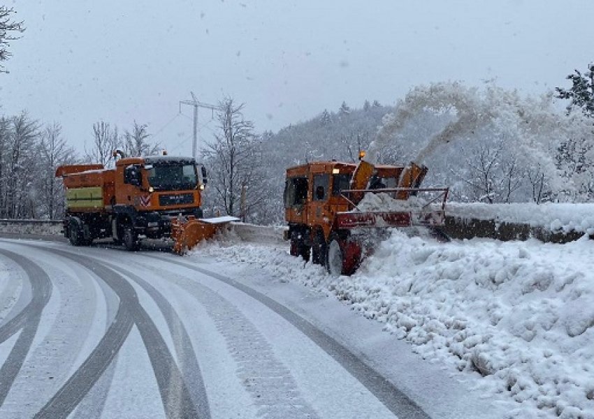 Reshje e shiut dhe të borës, kjo është gjendja e rrugëve nëpër Kosovë