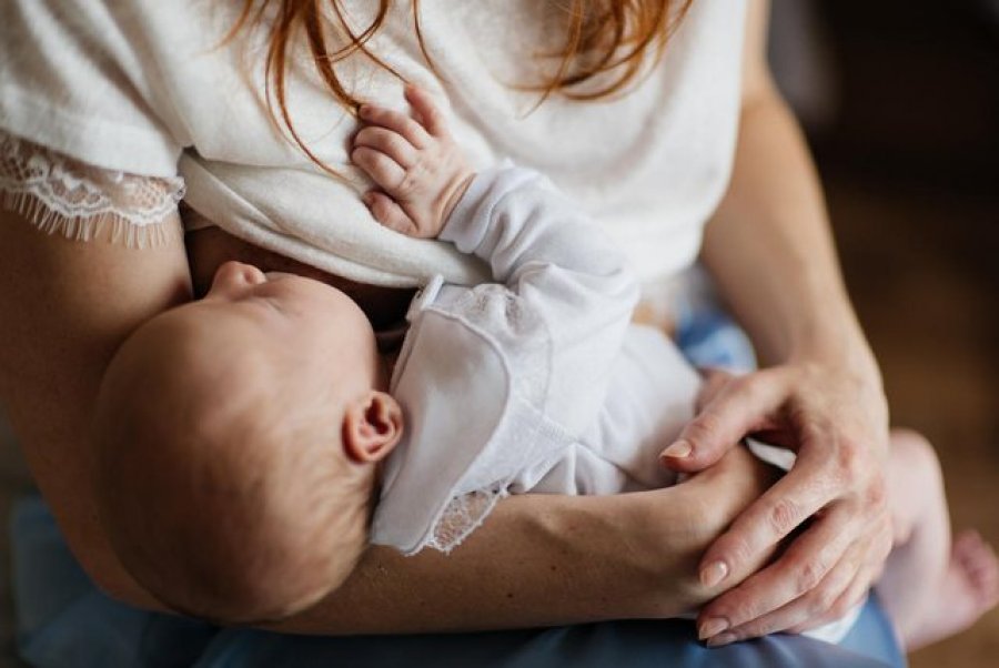 Studimi në Izrael: Në qumështin e nënave të vaksinuar gjenden antitrupa ndaj COVID-19