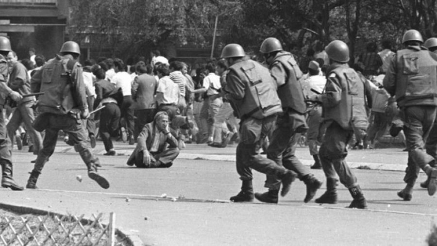 12 teza për Revolucionin e vitit 1981