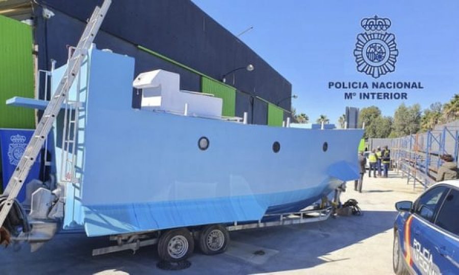Policia spanjolle sekuestron një nëndetëse për transportimin e drogës