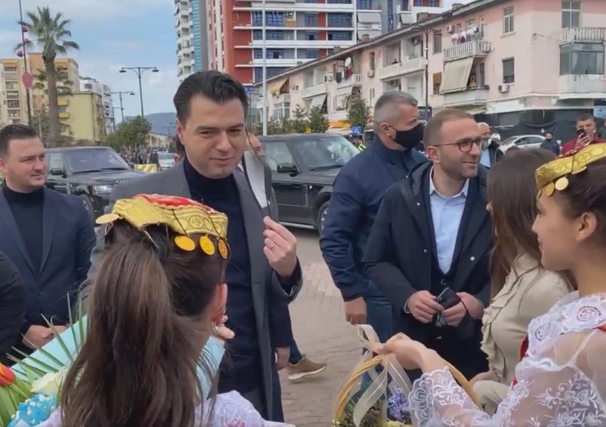 LIVE/ Lulzim Basha në Elbasan, uron 'gëzuar' për Ditën e Verës 