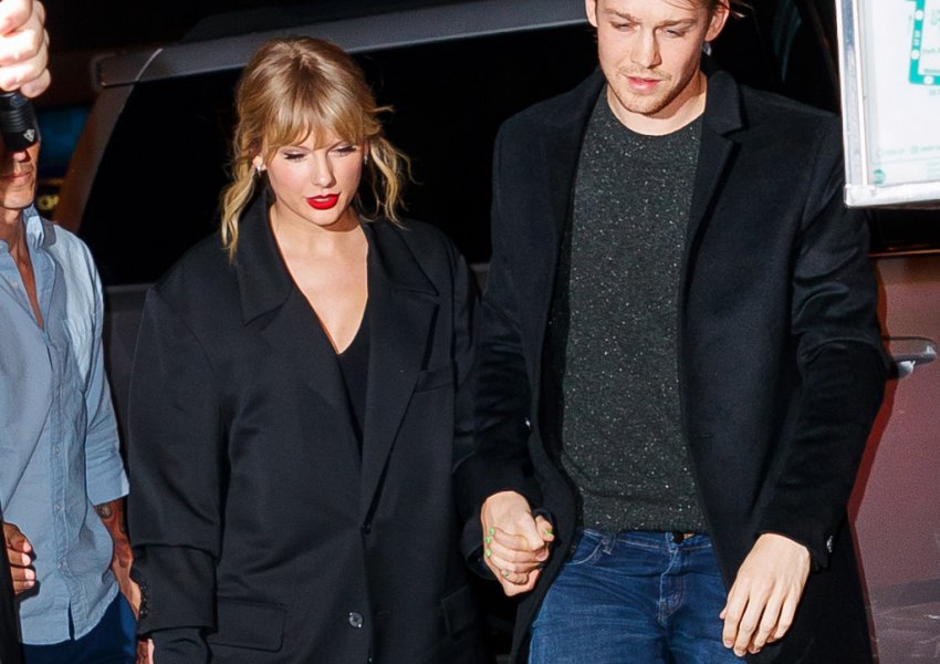 Taylor Swift falënderon të dashurin Joe Alwyn në fjalimin e pranimit të Grammys 2021