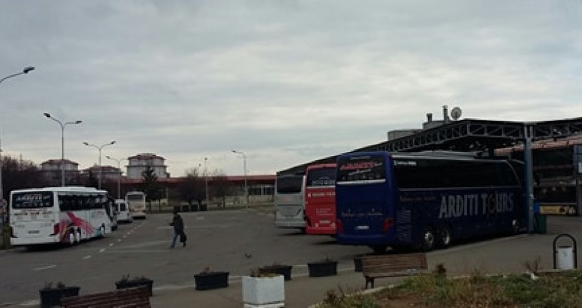Asnjë nga mbi 400 linjat e autobusëve nuk funksionojnë nga Stacioni i Autobusëve të Prishtinës 