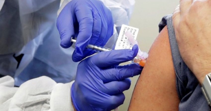 COVID-19, Mbretëria e Bashkuar ka vaksinuar me një dozë më shumë se gjysmën e popullsisë së rritur