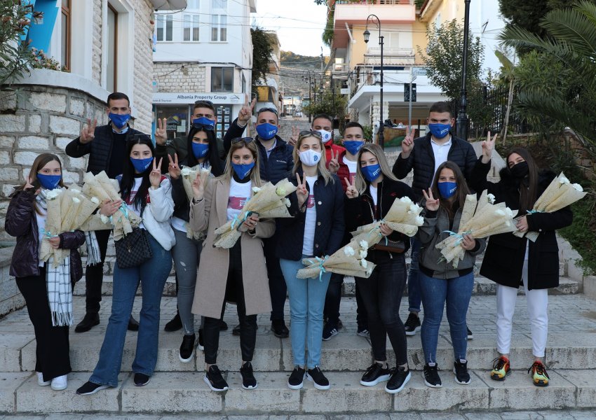 ‘22 trëndafila të bardhë në çdo lagje të Sarandës’/ Zhupa: Risjellim fitoren e 22 marsit për shqiptarët