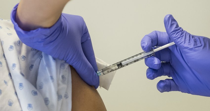 Vdes një 79-vjeçare në Zvicër pasi mori vaksinën kundër COVID-19